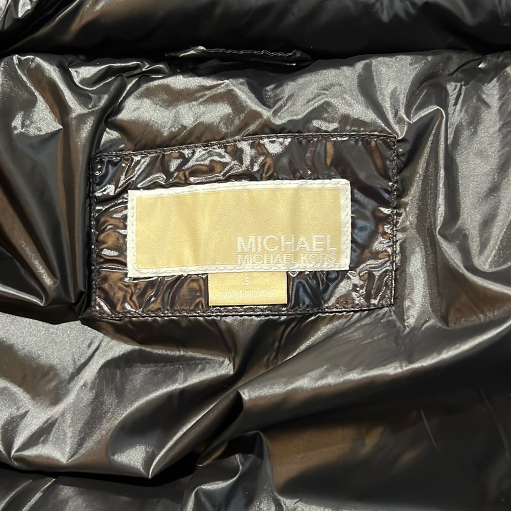 MICHAEL KORS High-Shine Puffer Long Jacket - Picture 9 of 12